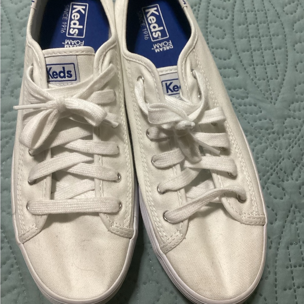 Keds Dream Foam lace up canvas ladies sneakers 9.5 M.
